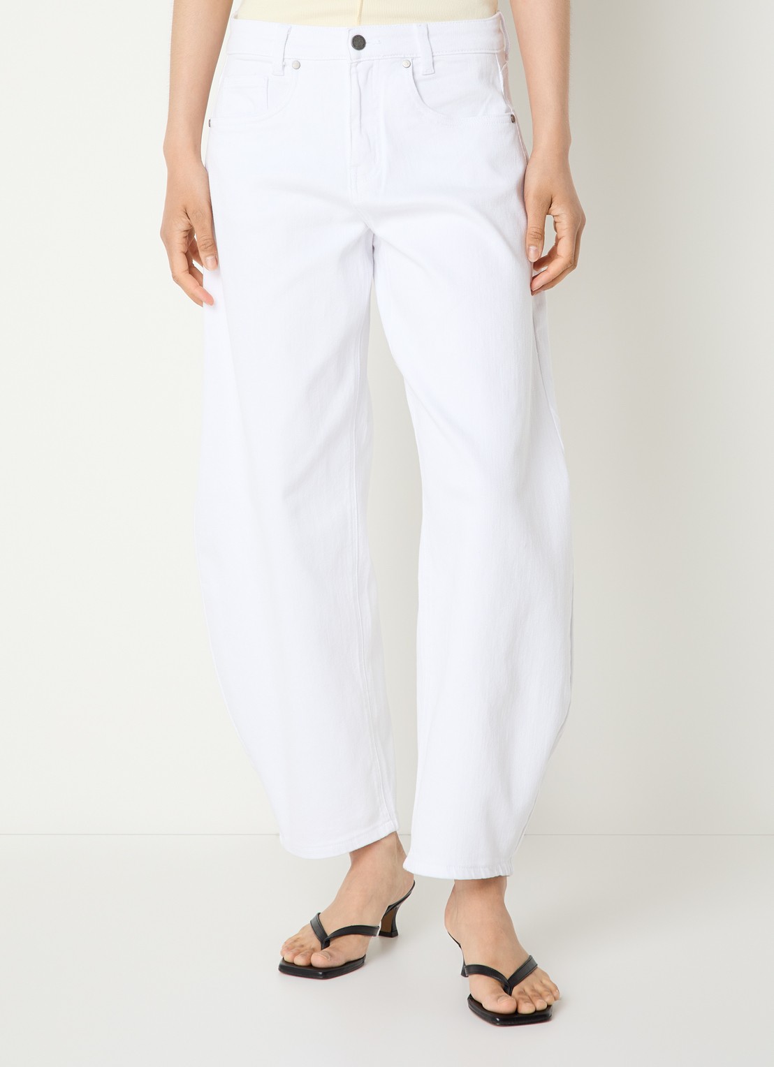 My Essential Wardrobe Hottie mid waist balloon fit jeans met gekleurde wassing  - detail wit