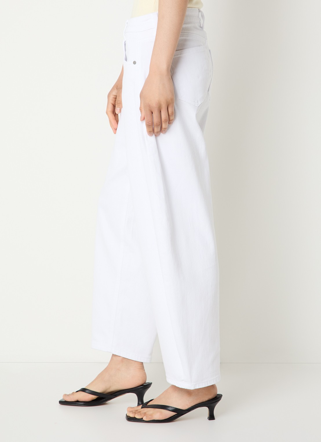 My Essential Wardrobe Hottie mid waist balloon fit jeans met gekleurde wassing  - detail 2 wit
