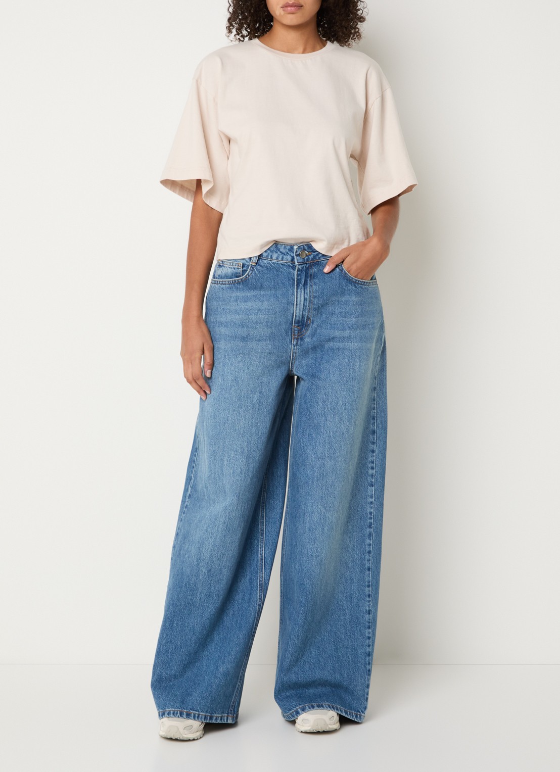 My Essential Wardrobe Jessie low waist wide leg jeans met medium wassing - voorkant 4 indigo