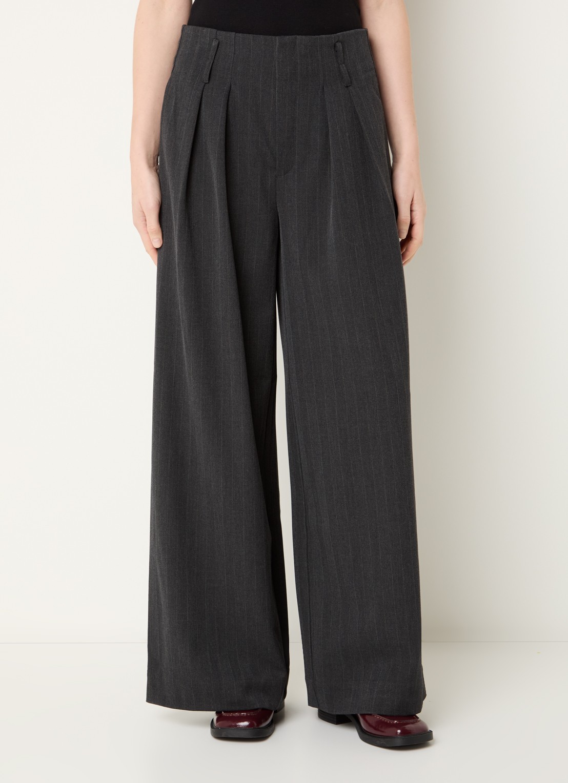 My Essential Wardrobe Luna high waist wide fit pantalon met krijtstreep - detail donkergrijs