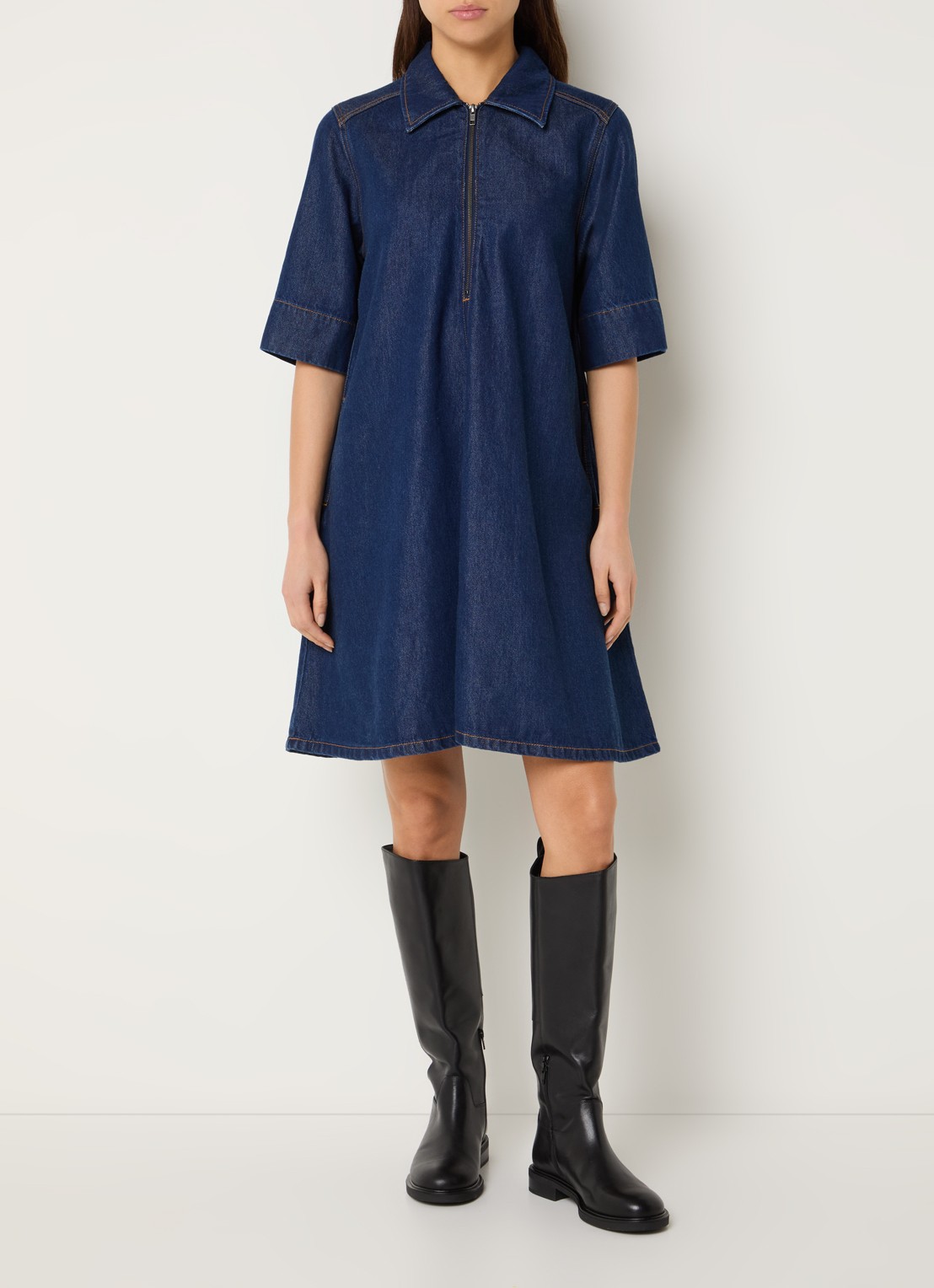 My Essential Wardrobe Malo mini A-lijn denim jurk met steekzakken - voorkant 3 donkerblauw