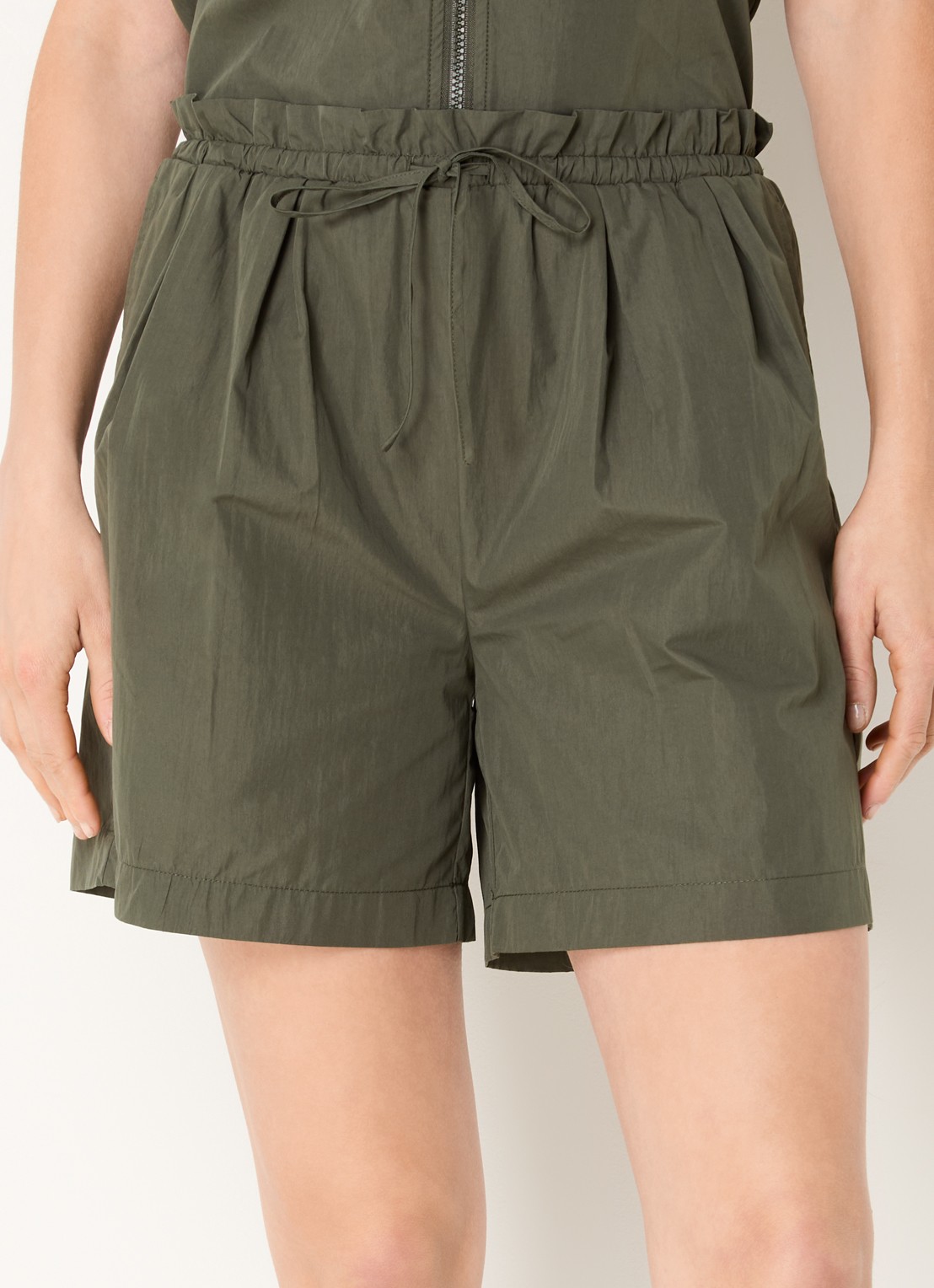 My Essential Wardrobe Mulla high waist straight fit korte broek met steekzakken - detail 3 groen