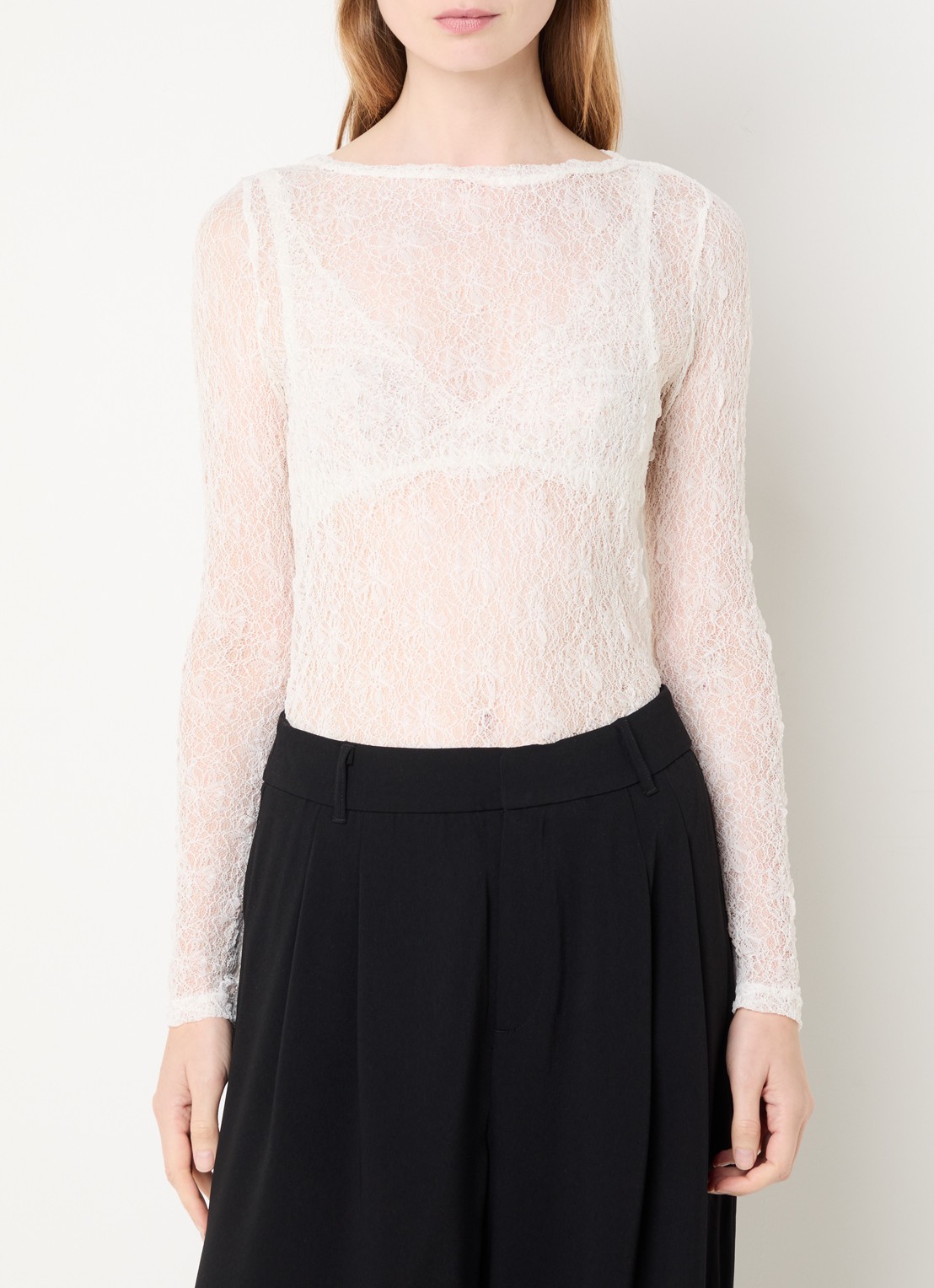 My Essential Wardrobe Rita top met opengewerkt dessin - detail gebroken wit