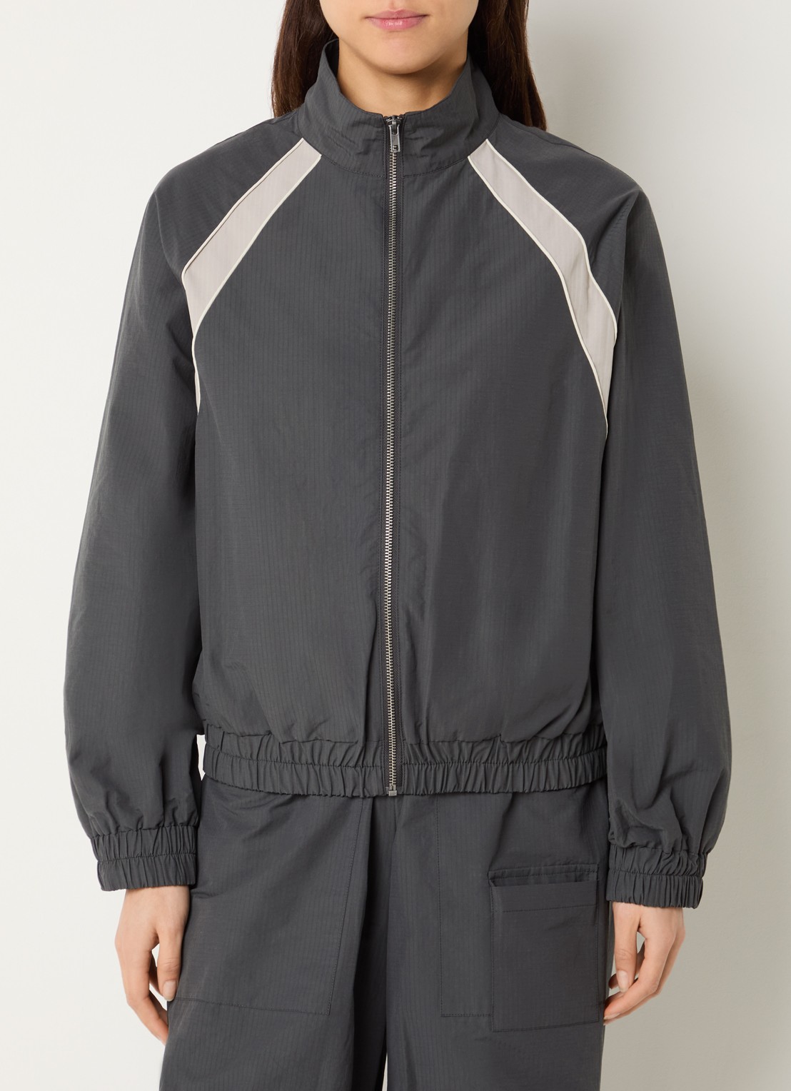 My Essential Wardrobe Tasma bomberjack met streepprint - detail 4 antraciet