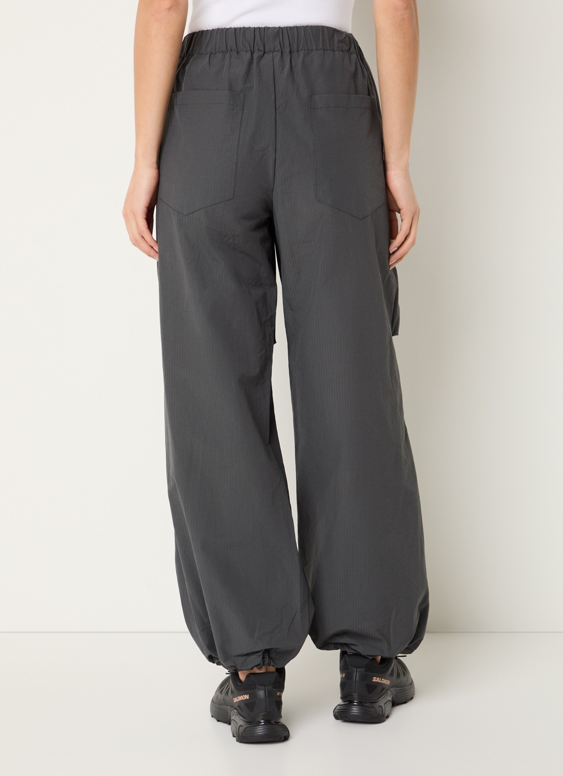 My Essential Wardrobe Tasma high waist tapered fit trackpants met trekkoord - achterkant antraciet