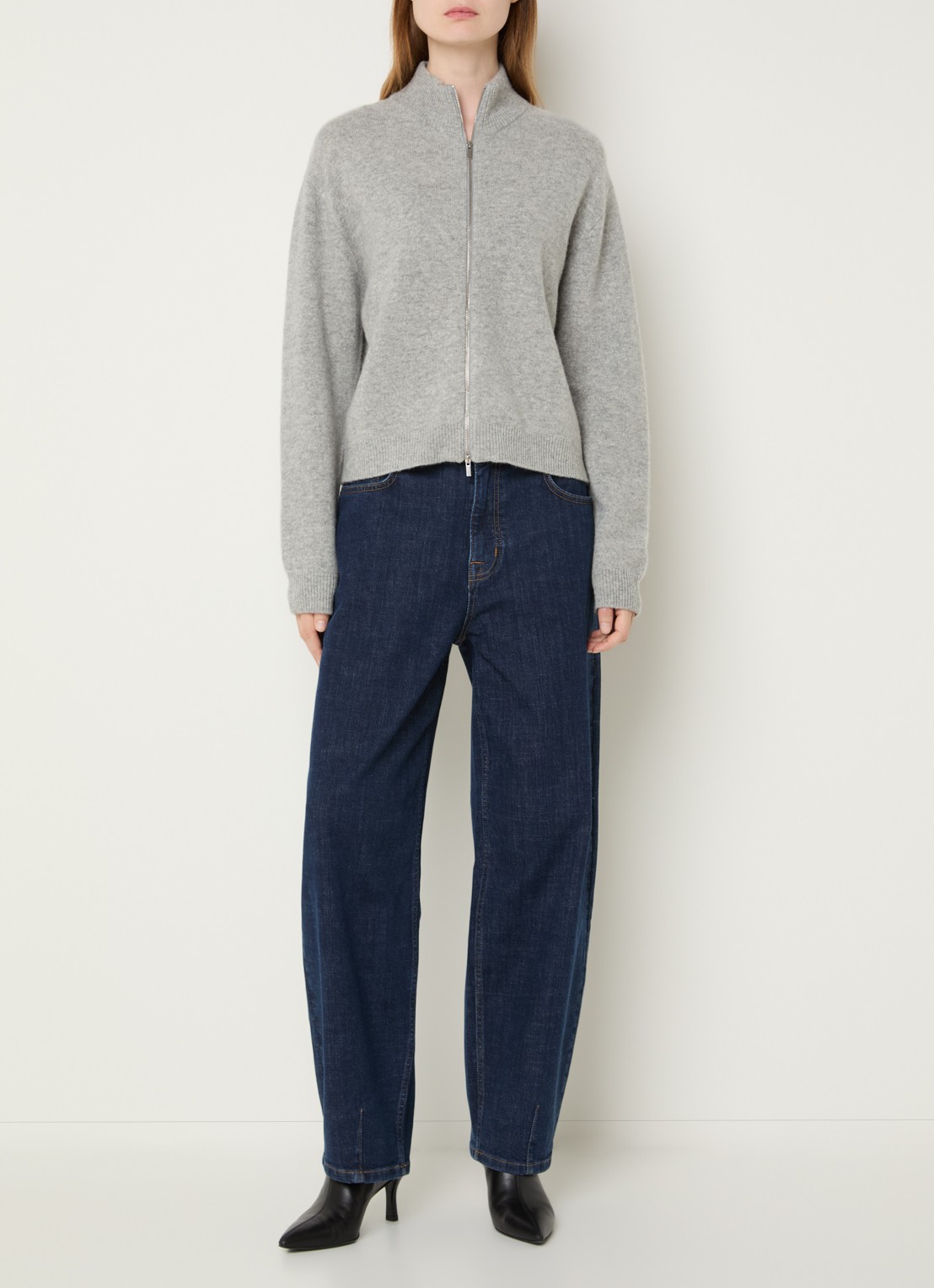 My Essential Wardrobe Tracy grofgebreide vest met opstaande kraag - voorkant 4 lichtgrijs