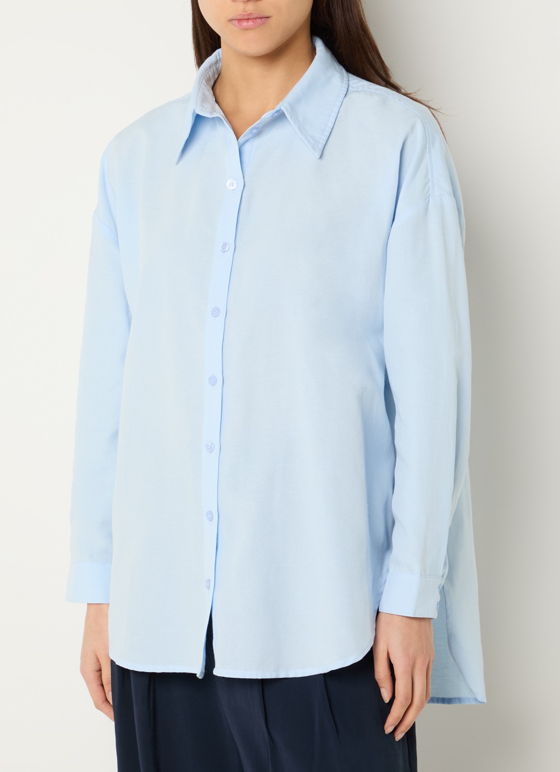 My Essential Wardrobe Vilda blouse met split - detail 4 lichtblauw