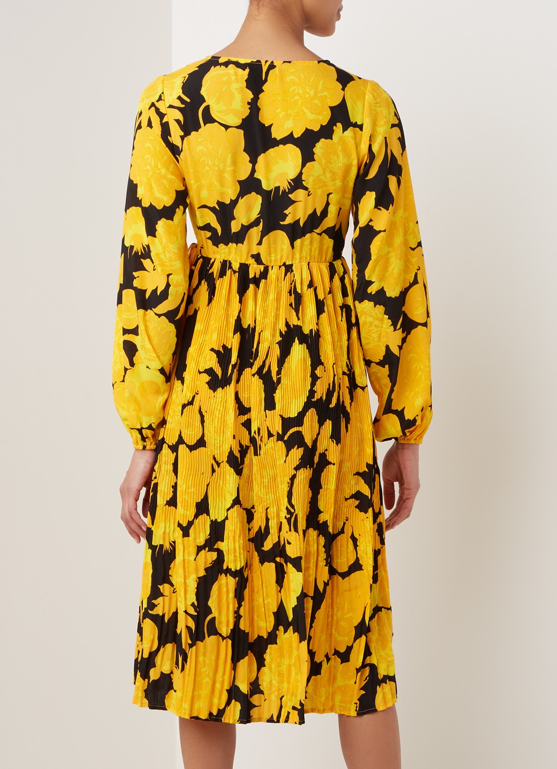 NA-KD Midi jurk met plissé en bloemenprint - achterkant 3 geel