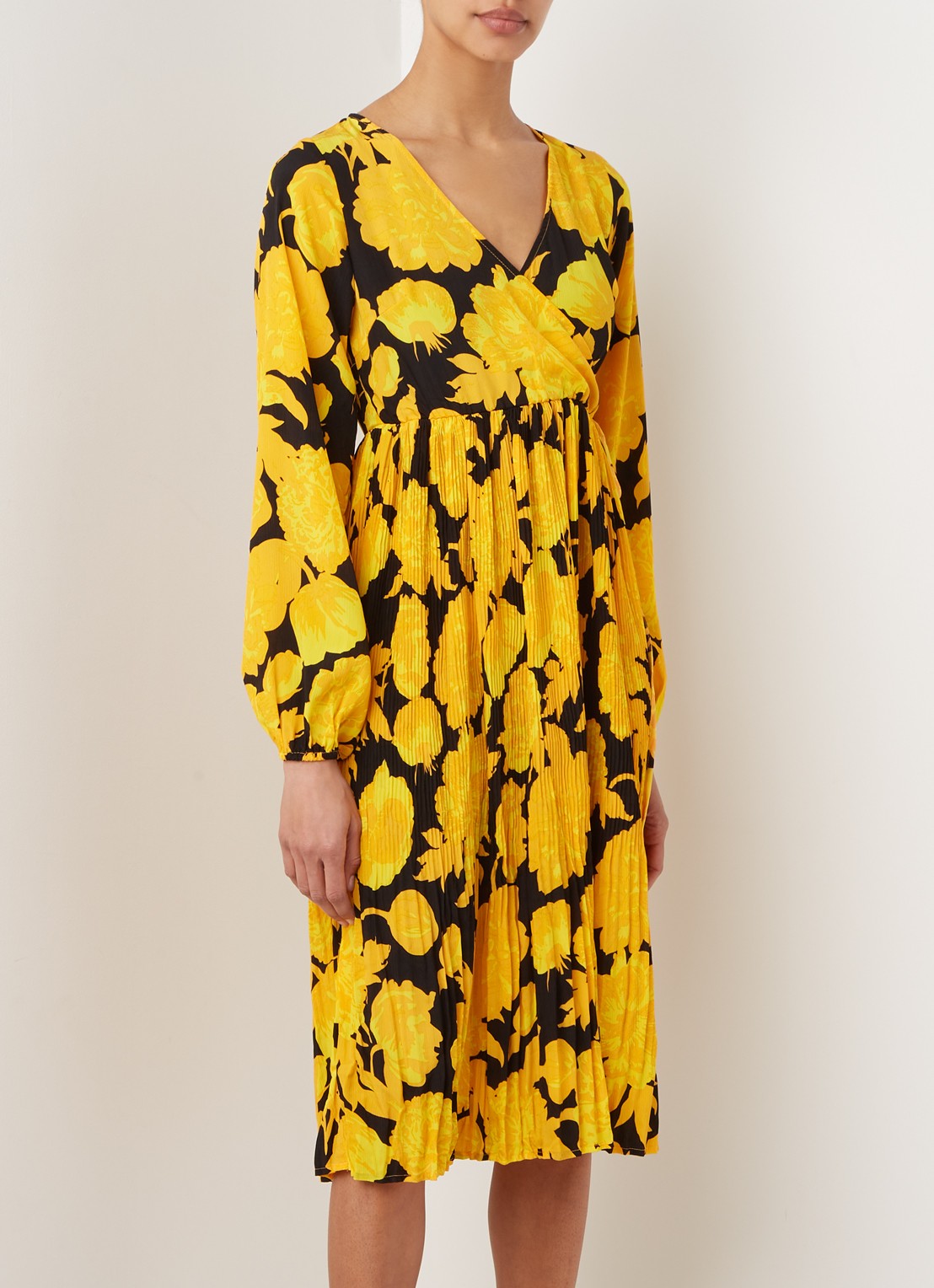 NA-KD Midi jurk met plissé en bloemenprint - detail 4 geel
