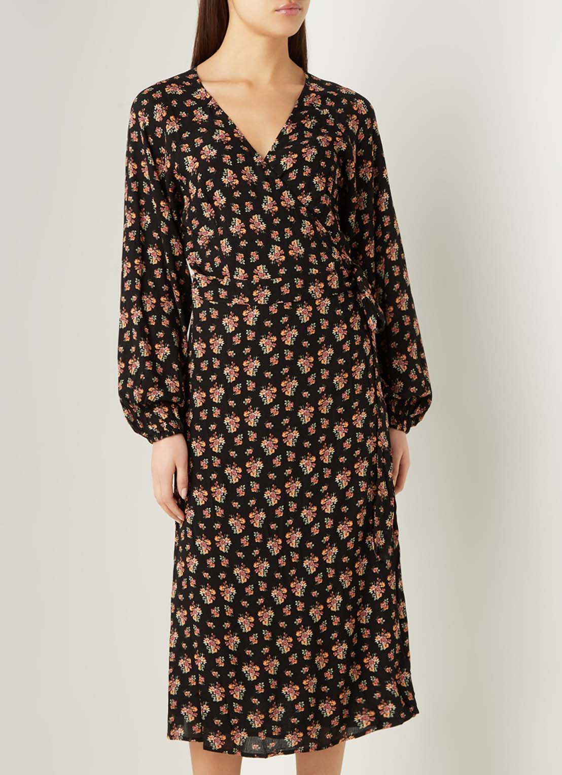NA-KD Midi wikkeljurk met bloemenprint - detail zwart