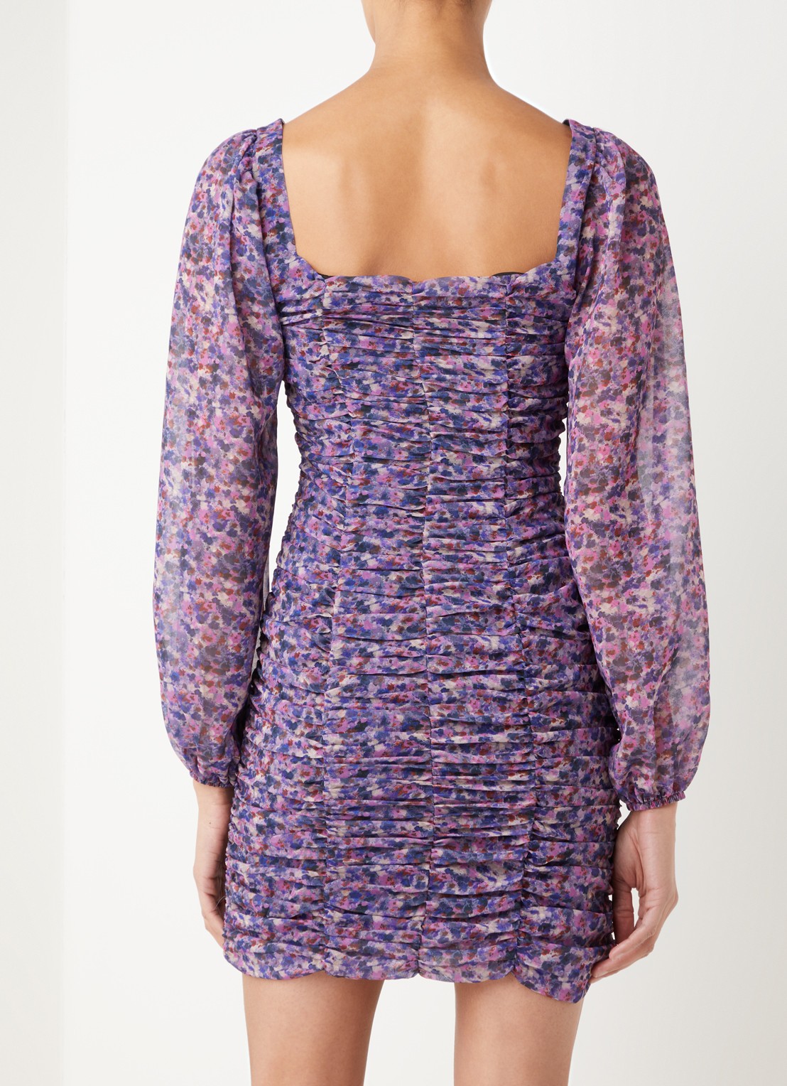 NA-KD Mini jurk met smockwerk en bloemenprint - achterkant paars