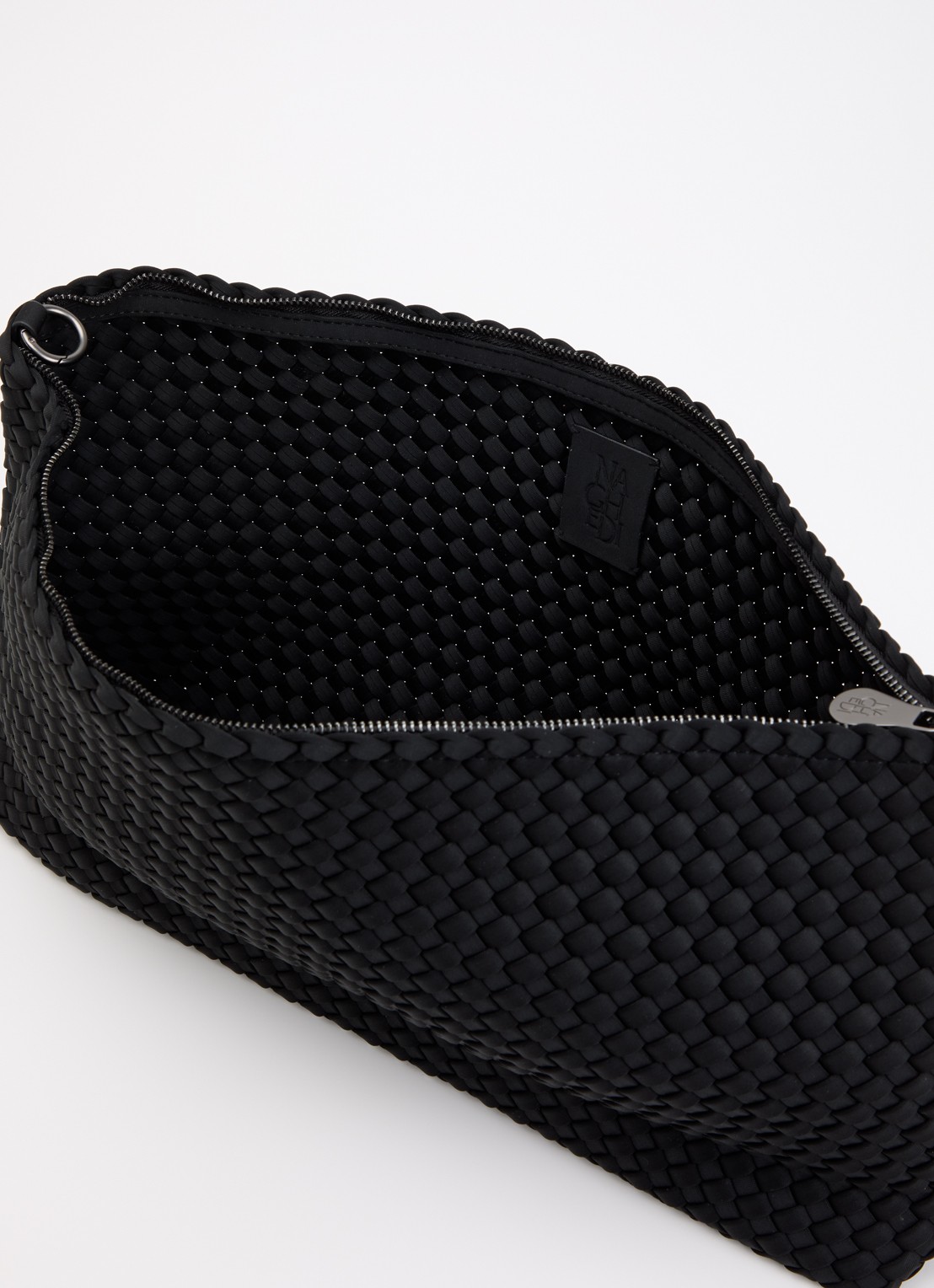 Naghedi Porto Medium Half Moon schoudertas met afneembare schouderriem  - detail 2 zwart