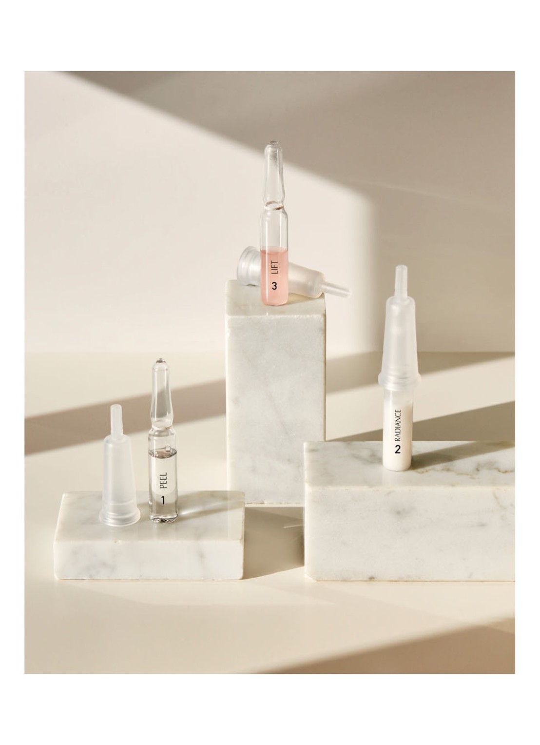 Natura Bissé Diamond Instant Glow - verzorgingsset - detail 3 beige
