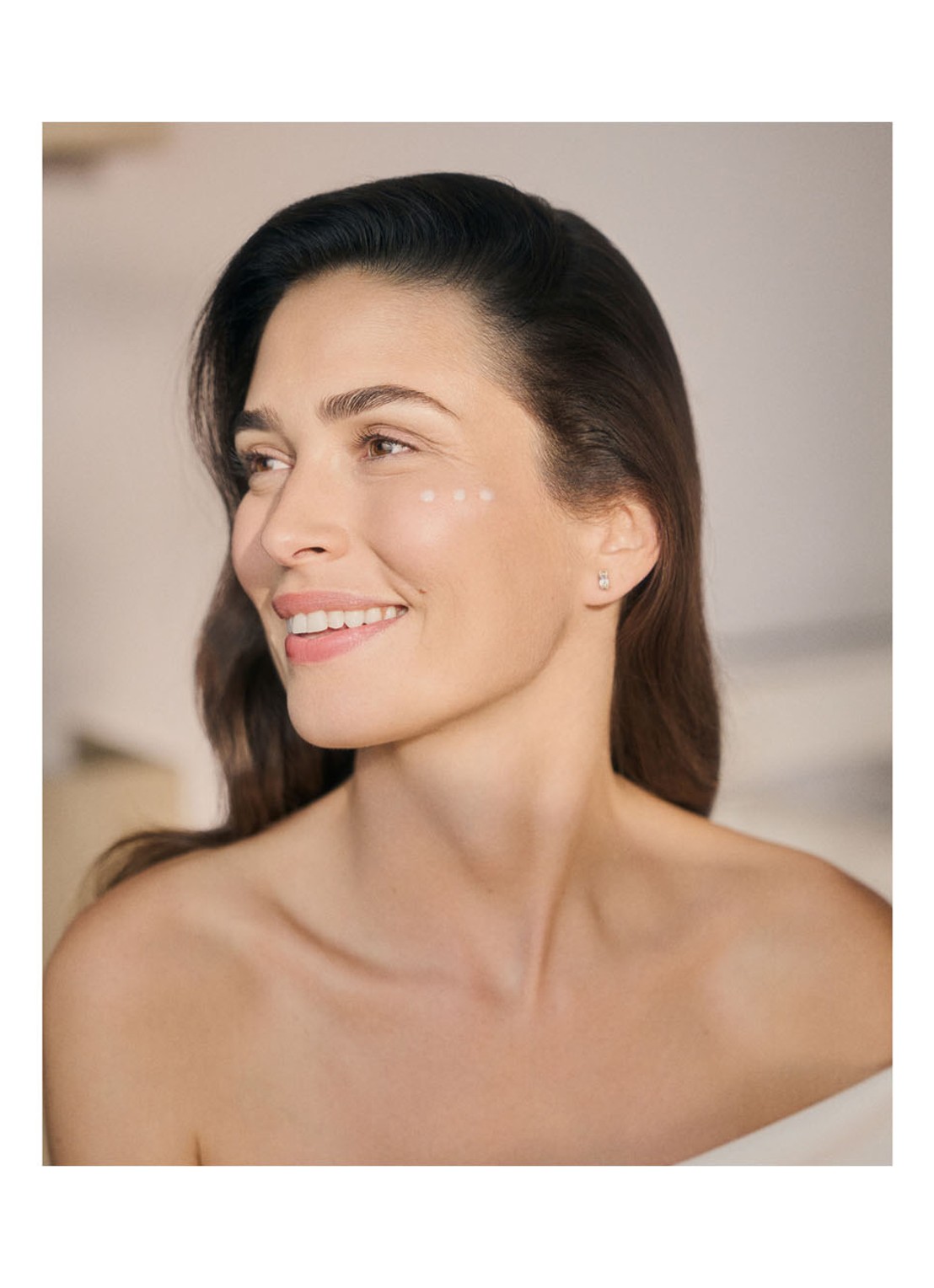 Natura Bissé Diamond Luminous Perfecting Serum  - detail 3 beige