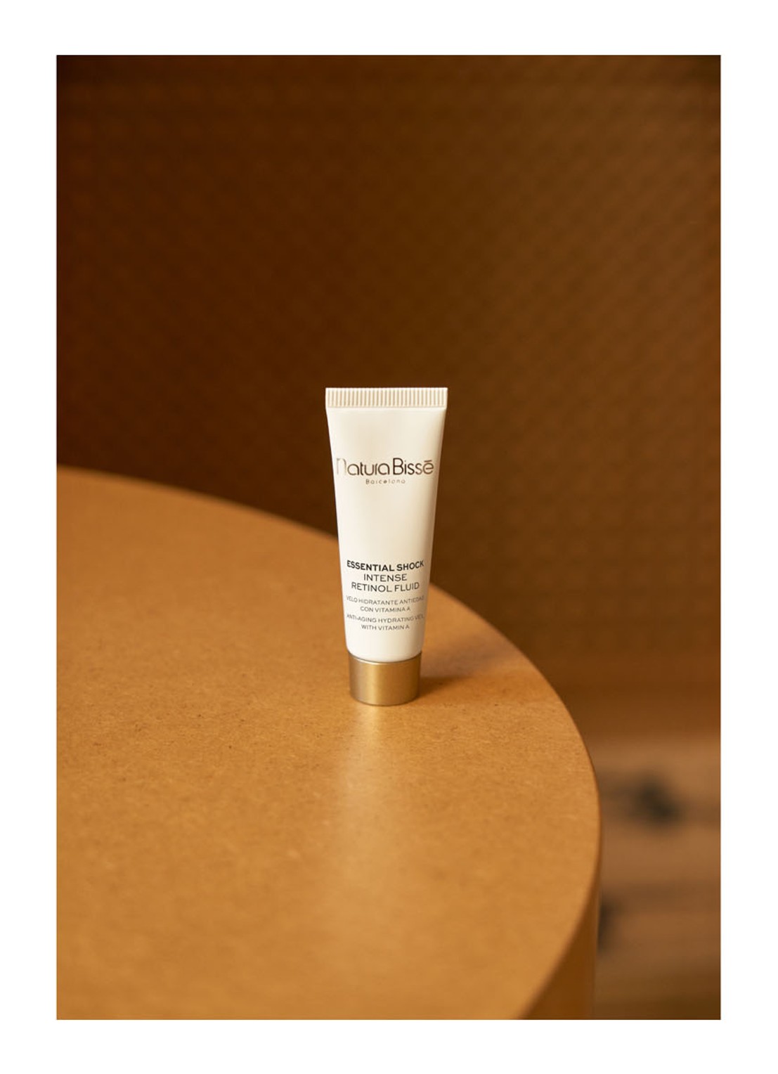 Natura Bissé Essential Shock Intense Retinol Fluid - dag- & nachtcrème - detail 3 beige