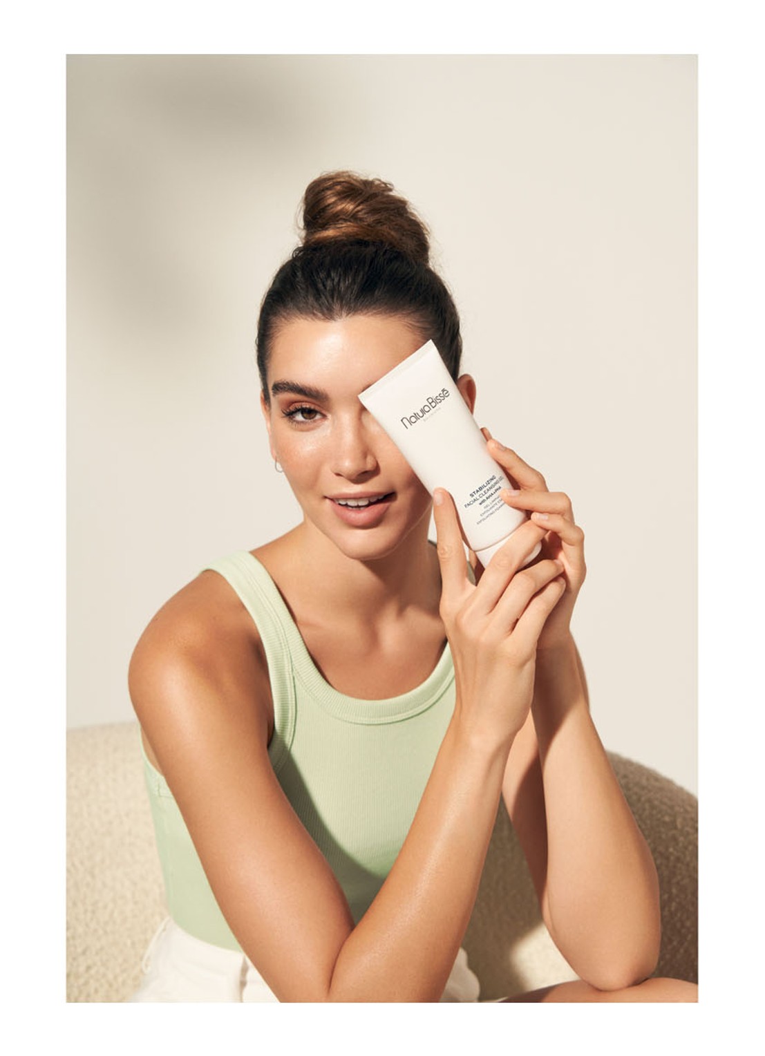Natura Bissé Facial Cleansing Gel + Aha + Pha - reinigingscrème - detail 2 beige