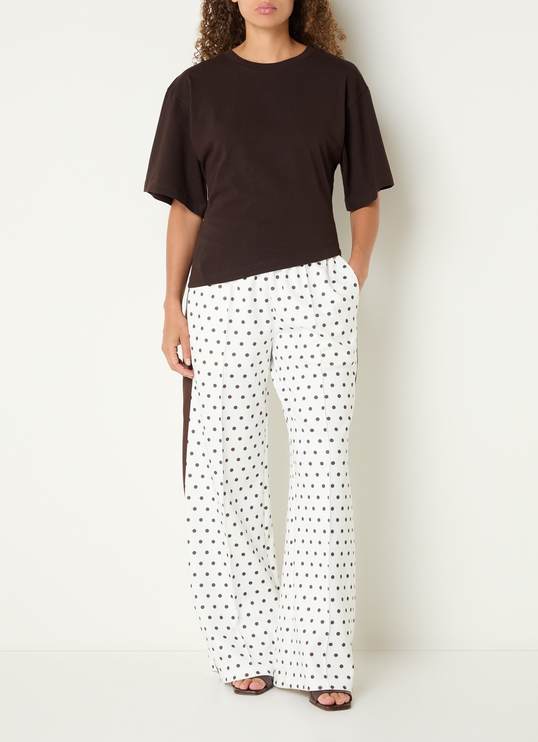 Neo Noir Alira T-shirt met asymmetrische zoom - voorkant 4 donkerbruin