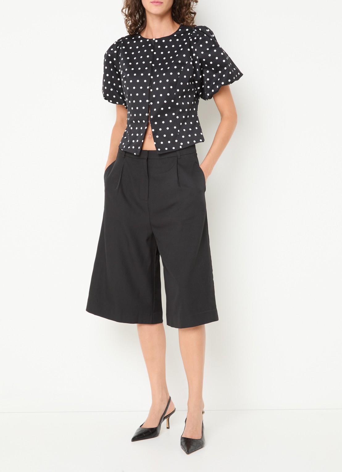 Neo Noir Anela blouse met stippenprint en pofmouw - voorkant 4 zwart