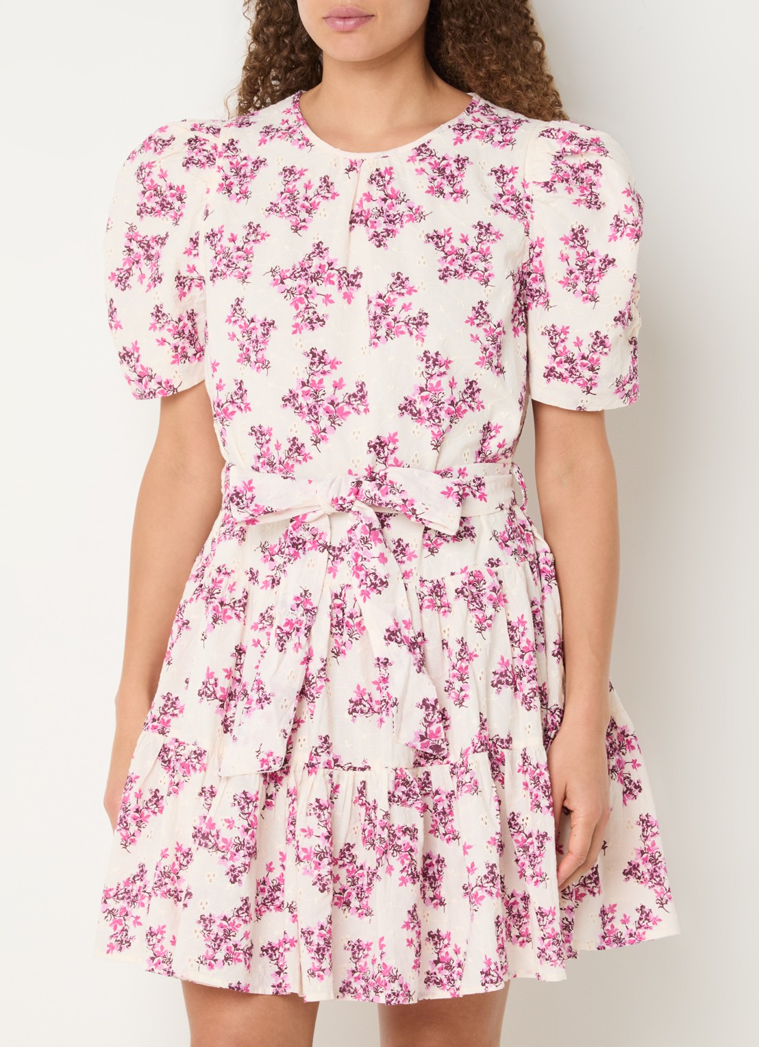 Neo Noir Annitas Starling mini jurk met bloemenprint en pofmouw - detail 3 fuchsia