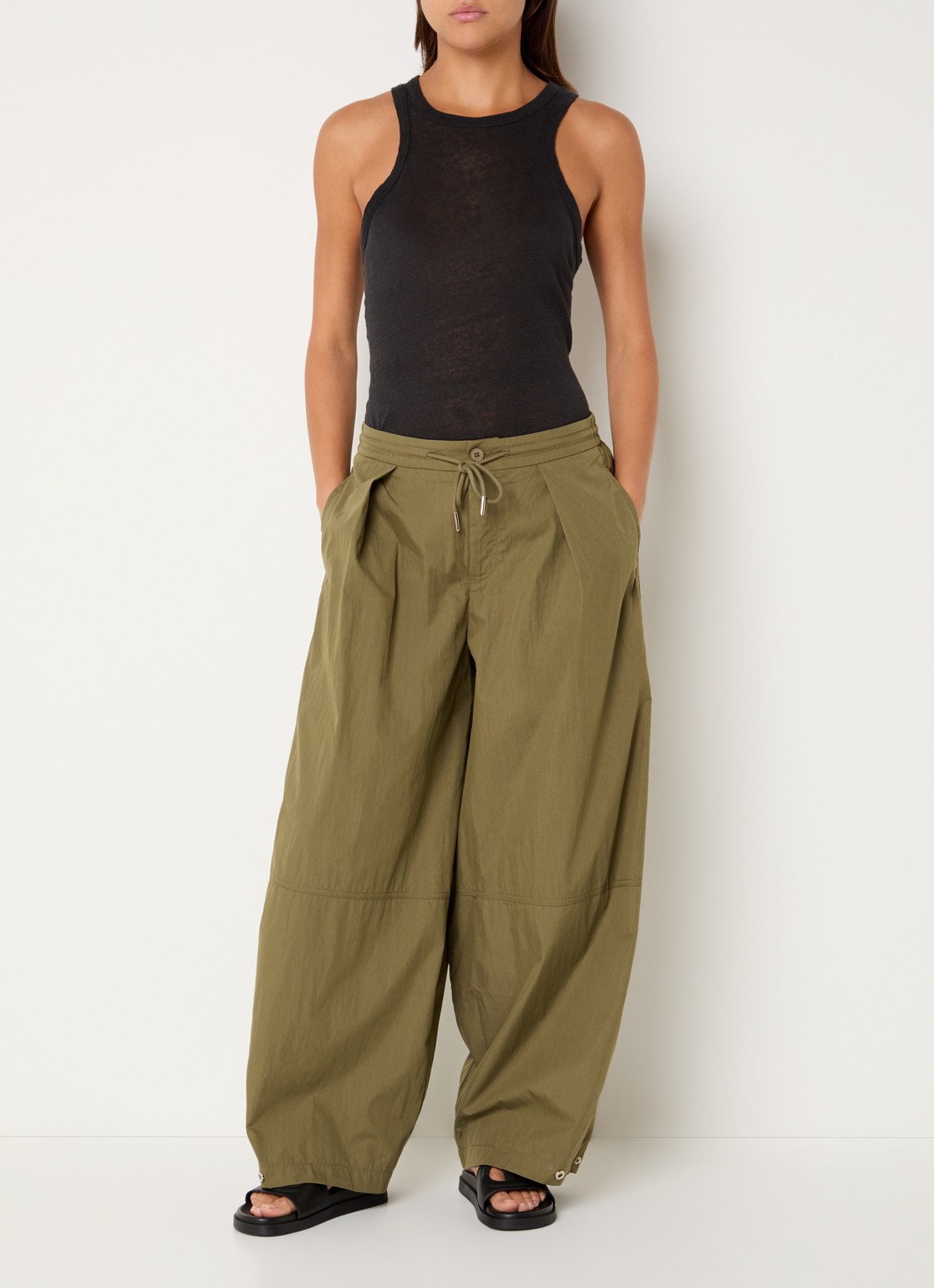 Neo Noir Bernie high waist wide fit broek met steekzakken - voorkant 4 legergroen