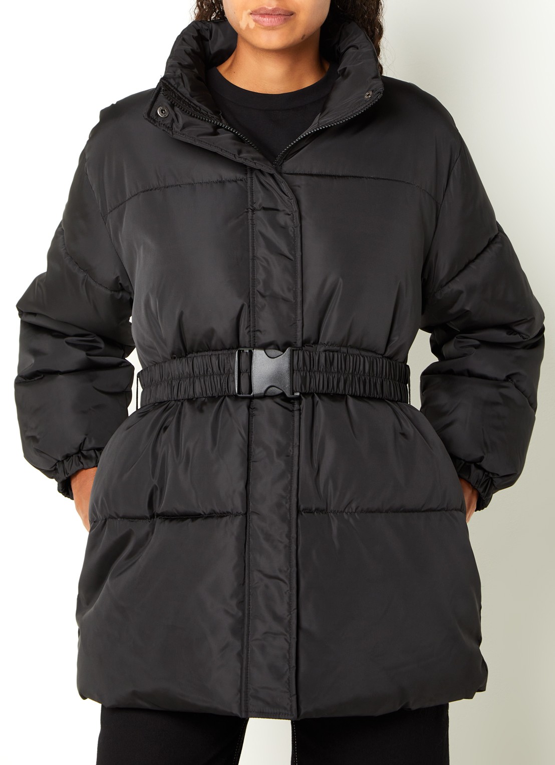Neo Noir Bobbie puffer jack met ceintuur - detail zwart
