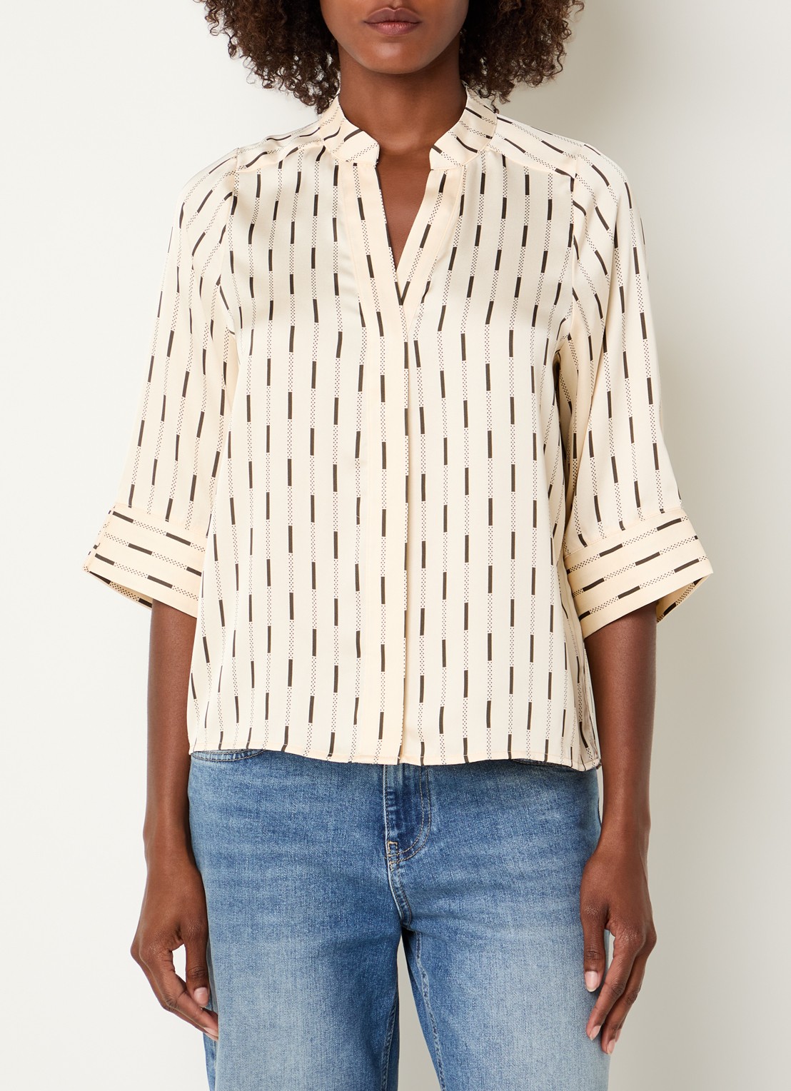 Neo Noir Camile blouse van satijn met print - detail 3 gebroken wit