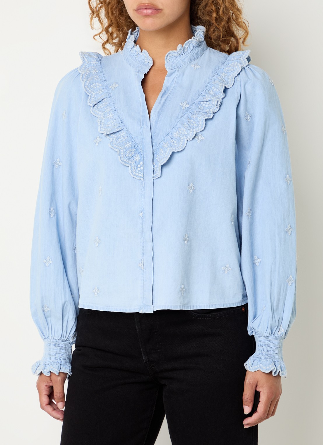 Neo Noir Degas blouse met bloemborduring - detail 4 lichtblauw