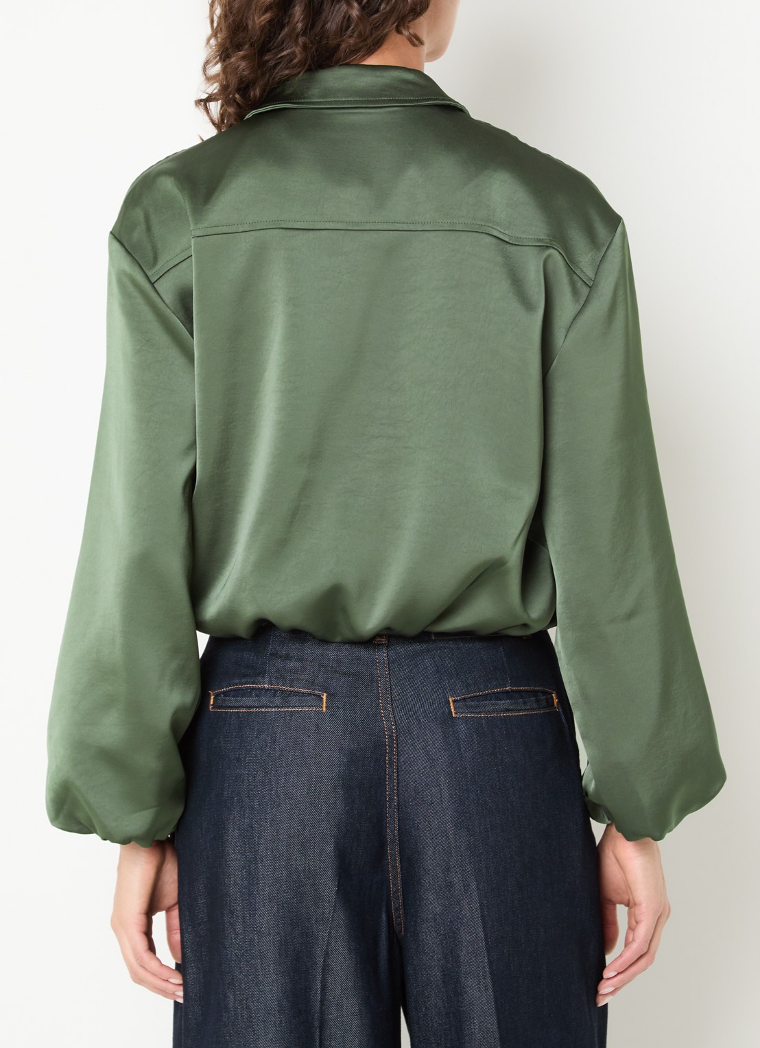 Neo Noir Denielle cropped bomberjack van satijn met steekzakken - achterkant groen
