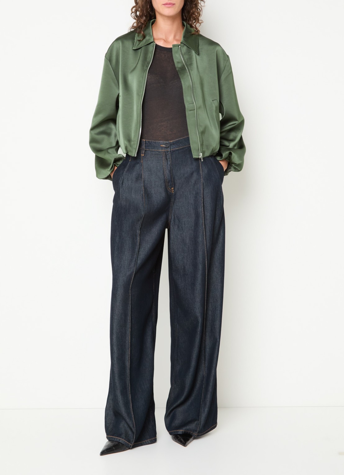 Neo Noir Denielle cropped bomberjack van satijn met steekzakken - voorkant 4 groen