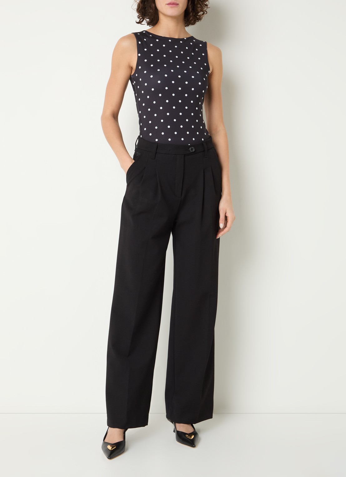 Neo Noir Ditty top met stippenprint - voorkant 3 zwart