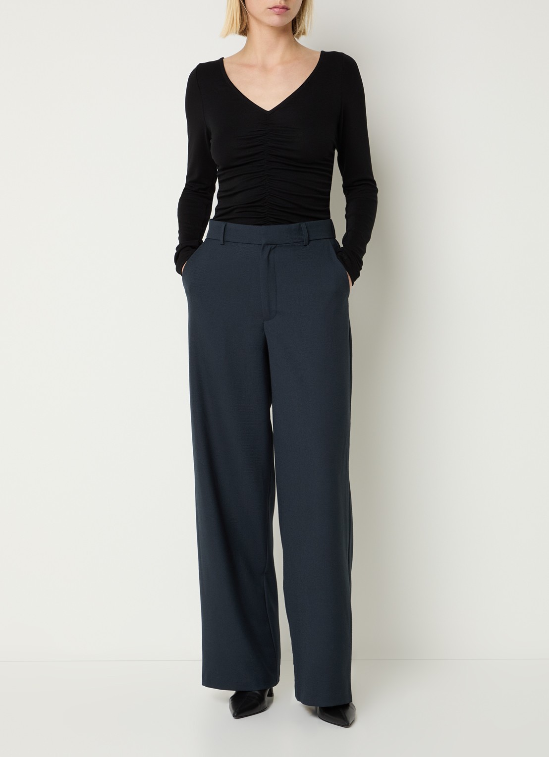 Neo Noir Emmett high waist straight fit pantalon met steekzakken - voorkant 4 donkerblauw