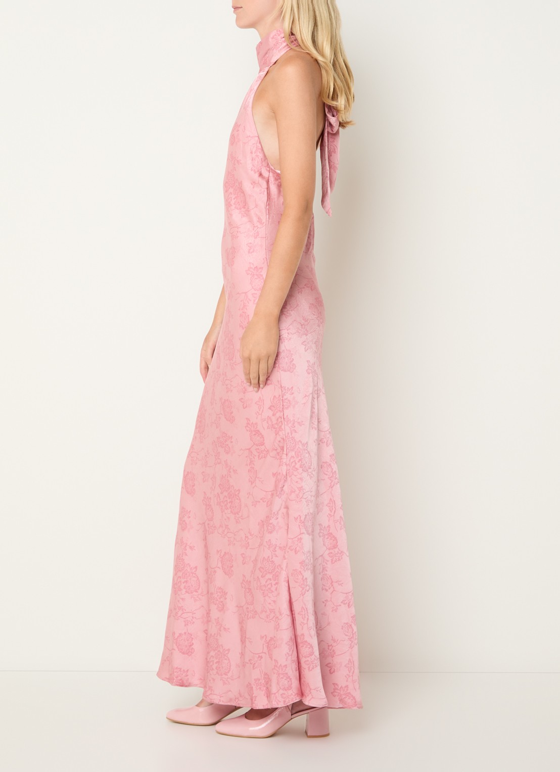 Neo Noir Fiona maxi jurk met print - achterkant lichtroze