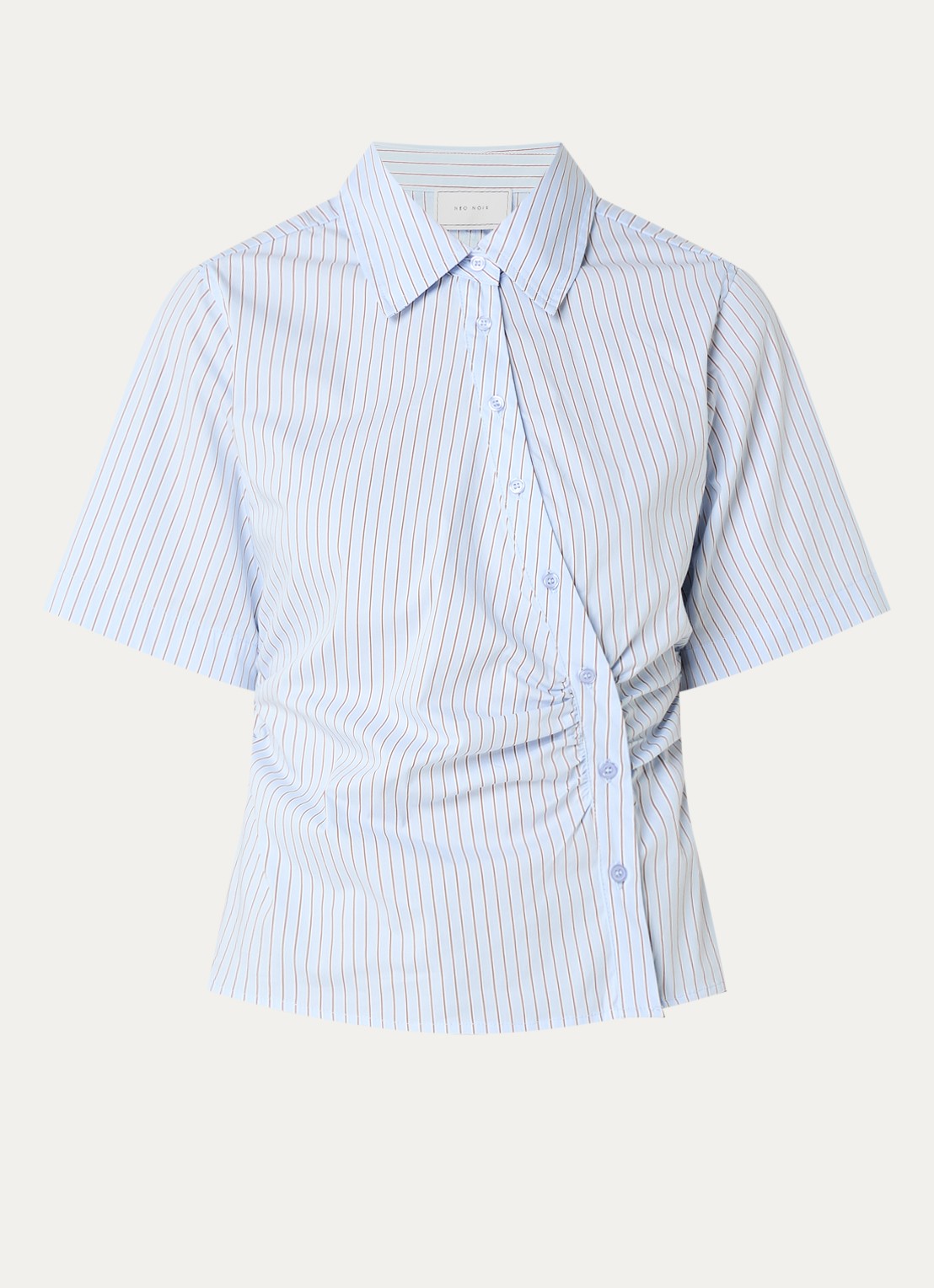 Neo Noir Hazel Stripe asymmetrische blouse met streepprint - voorkant lichtblauw