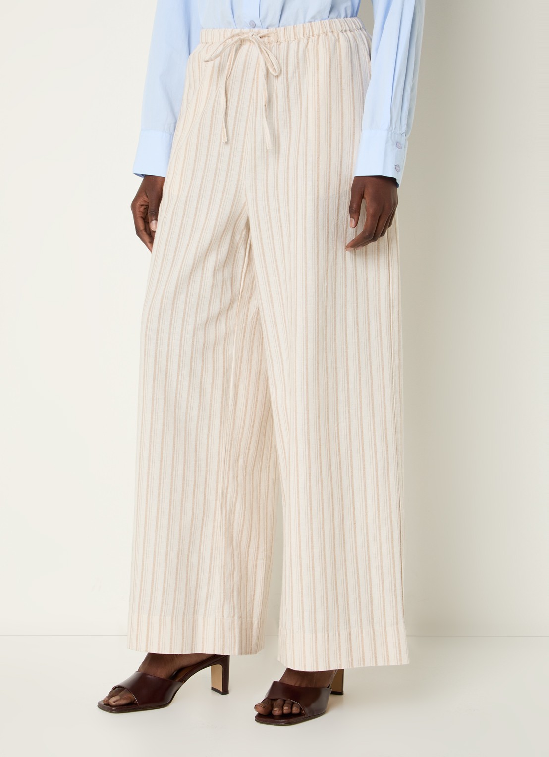 Neo Noir Heifa high waist wide fit broek in linnenblend met streepprint - detail 2 zand