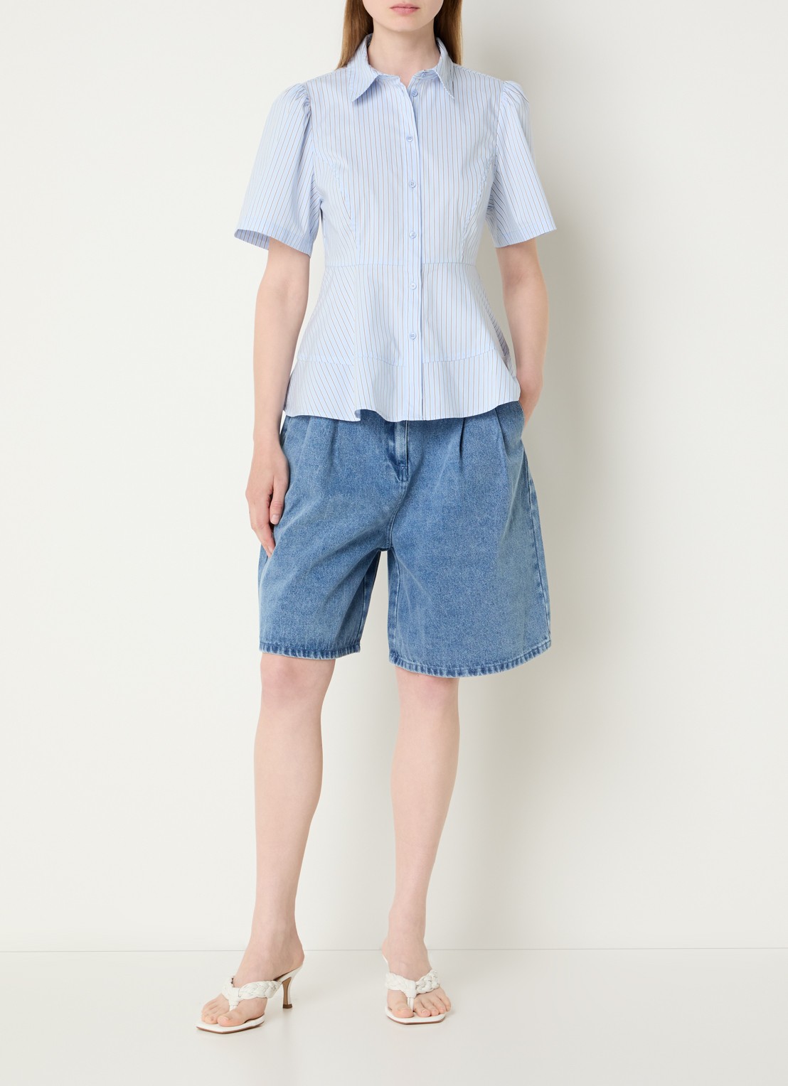 Neo Noir Janelle blouse met streepprint - voorkant 4 lichtblauw
