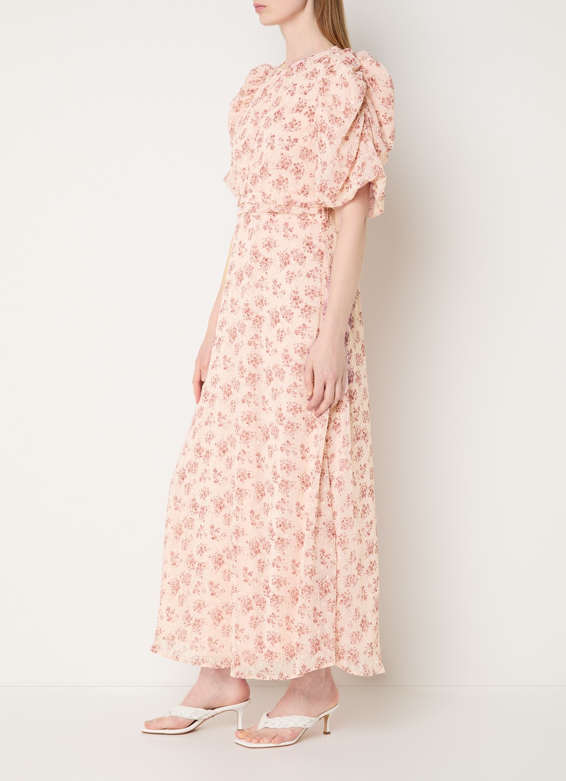 Neo Noir Kikka maxi jurk met bloemenprint - voorkant 2 lichtroze
