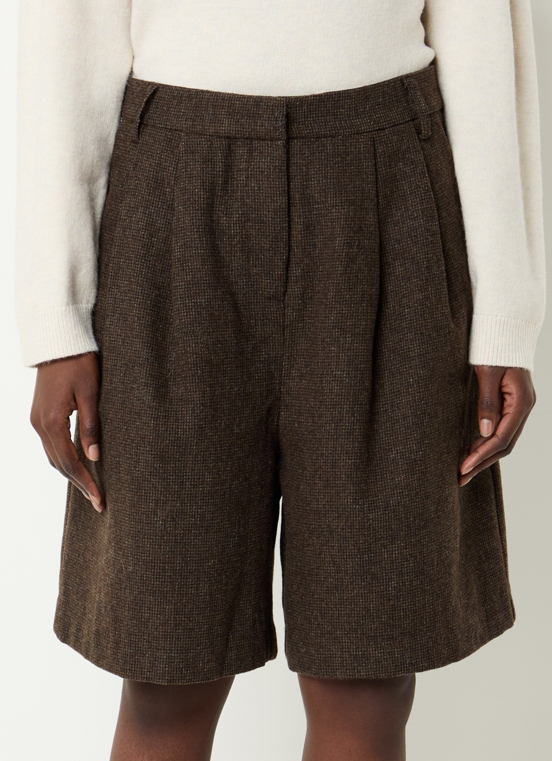 Neo Noir Nika high waist straight fit korte broek in wolblend - detail 2 donkerbruin