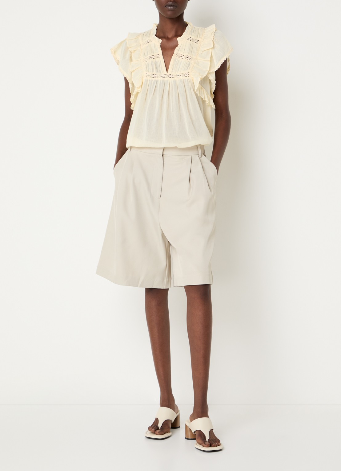 Neo Noir Nika high waist wide fit korte broek met steekzakken - voorkant 2 beige