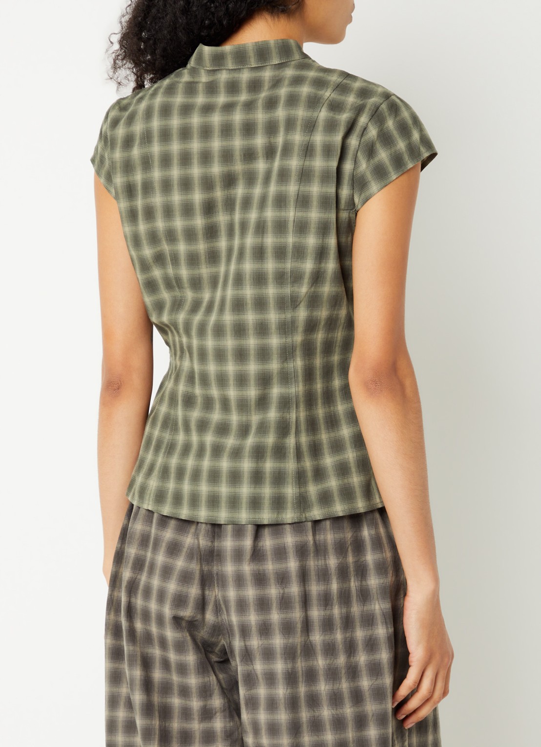 Neo Noir Pascale blouse met ruitdessin - achterkant 2 legergroen