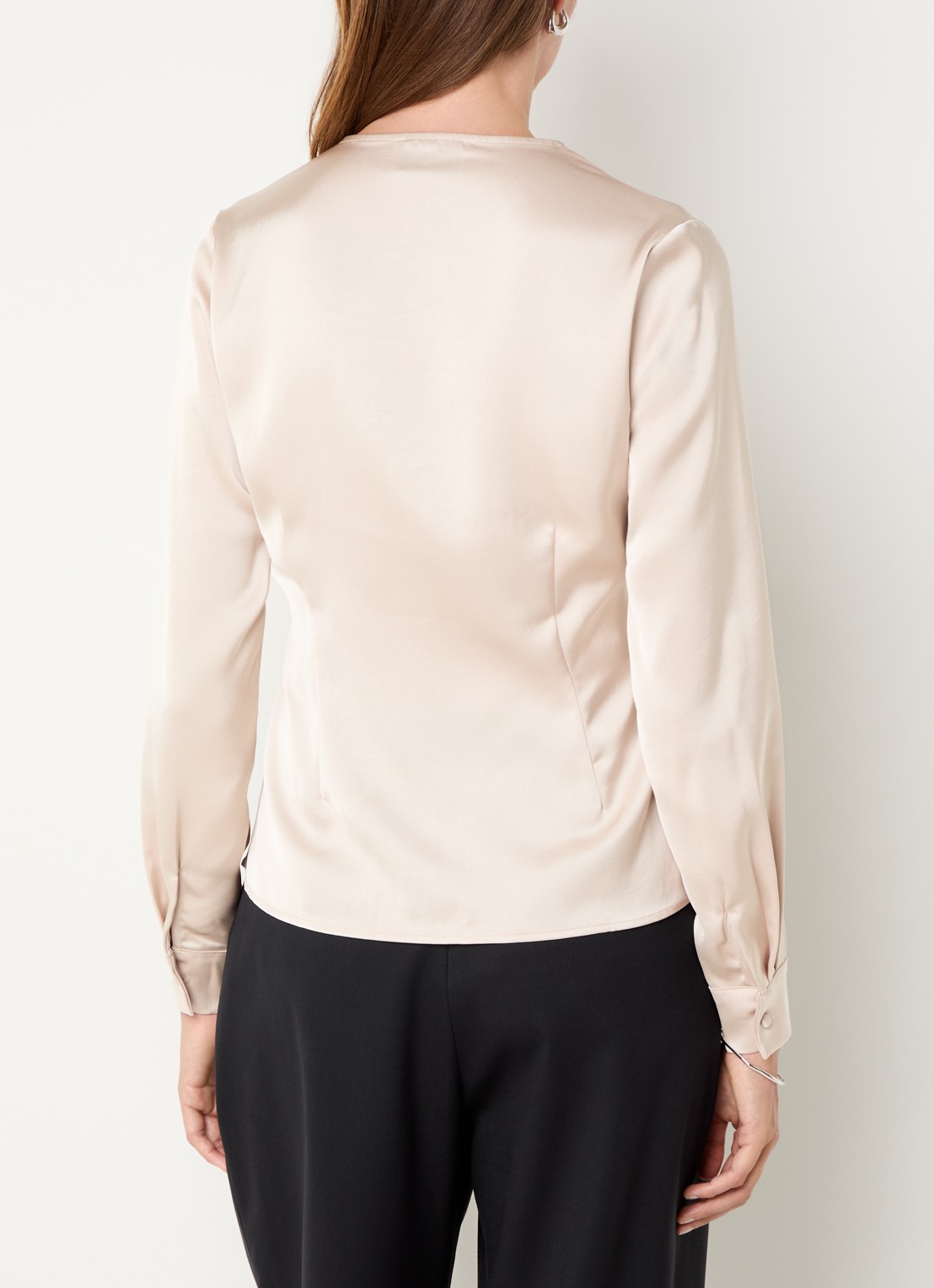 Neo Noir Petris blouse van satijn  - achterkant 3 naturel