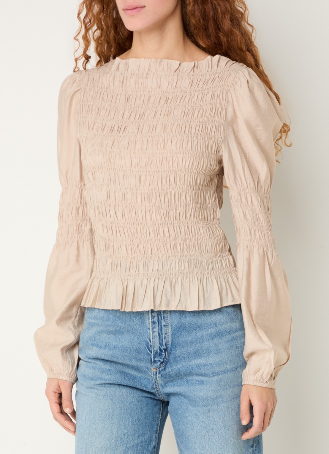 Neo Noir Polka top met smockwerk  - detail 4 zand