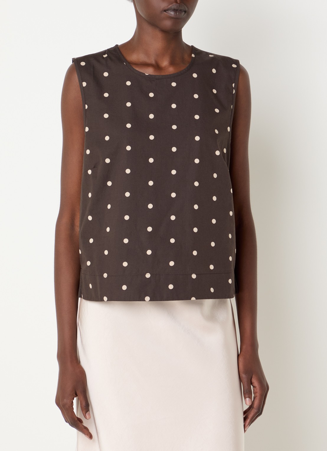 Neo Noir Polly mouwloze top met stippenprint - detail 3 donkerbruin