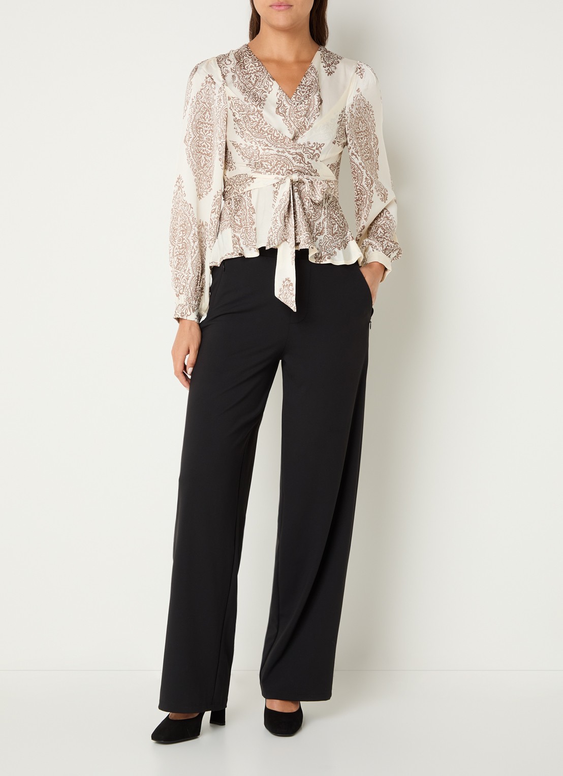 Neo Noir Rista blouse met paisley dessin en strikceintuur - voorkant 2 ivoor