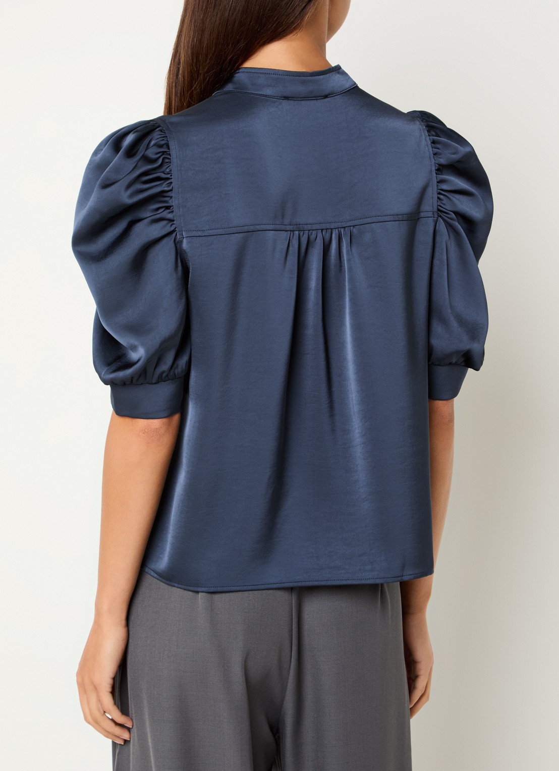 Neo Noir Roella top van satijn met pofmouw - achterkant 2 donkerblauw