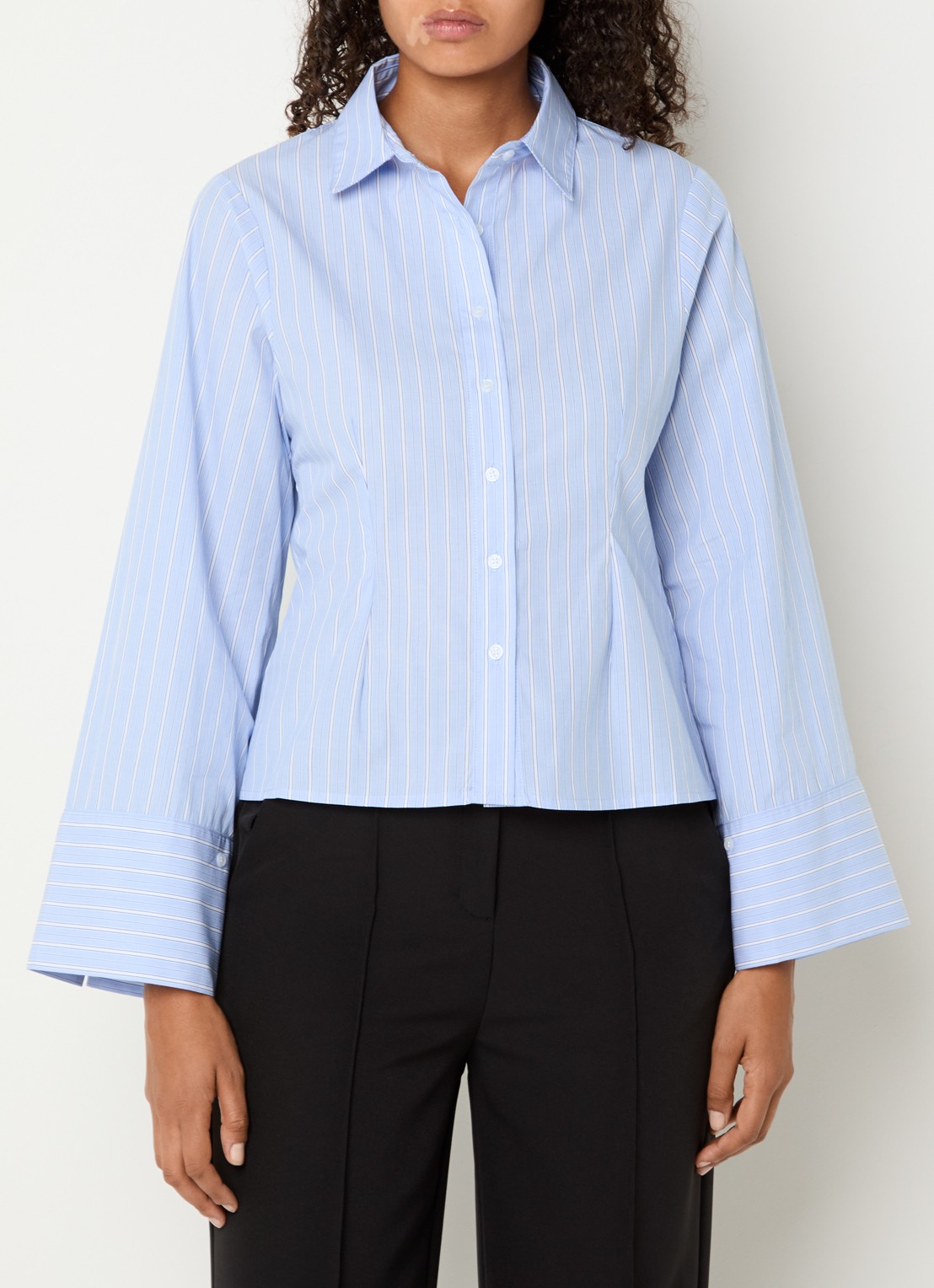 Neo Noir Rosa cropped blouse met streepprint - detail 3 lichtblauw