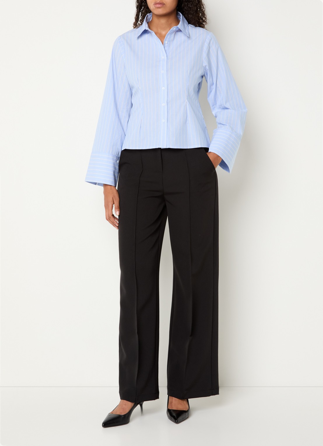 Neo Noir Rosa cropped blouse met streepprint - voorkant 2 lichtblauw
