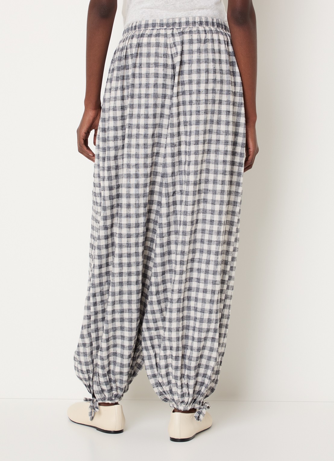 Neo Noir Roxane high waist balloon fit broek met ruitdessin en steekzakken - achterkant 2 zwart