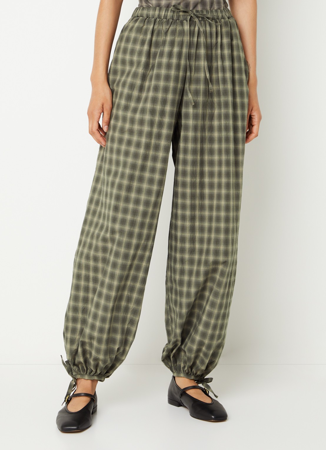 Neo Noir Roxane high waist tapered fit broek met ruitdessin - detail legergroen