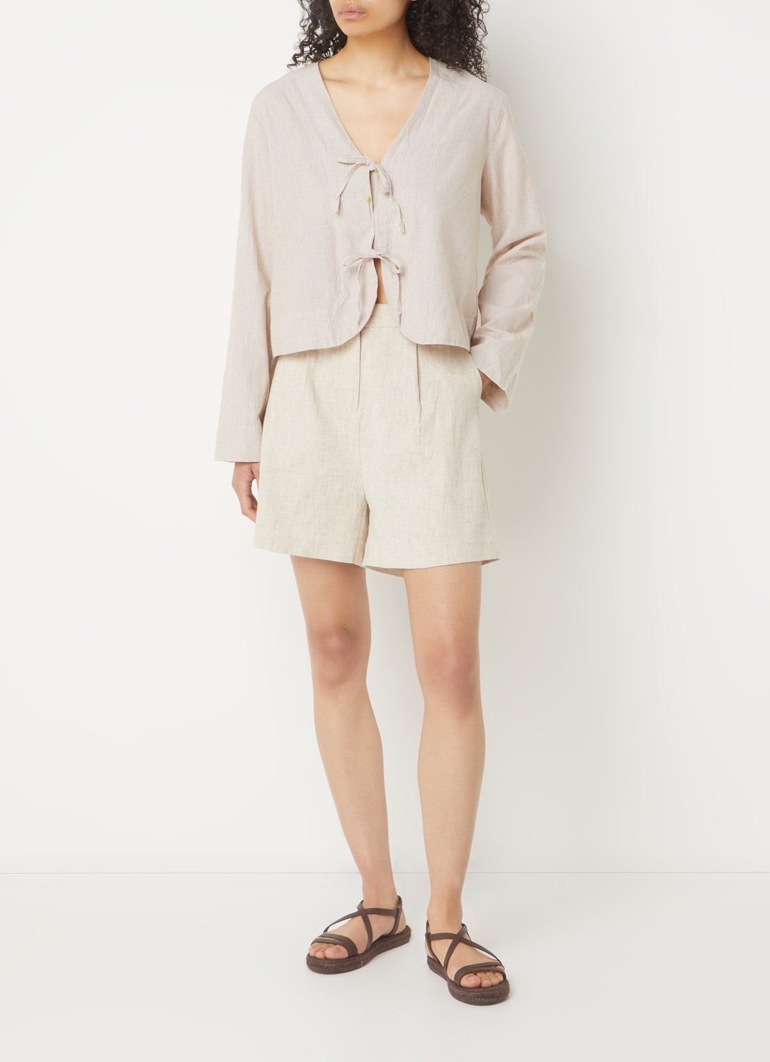 Neo Noir Saga high waist straight fit korte broek in linnenblend - voorkant 4 creme