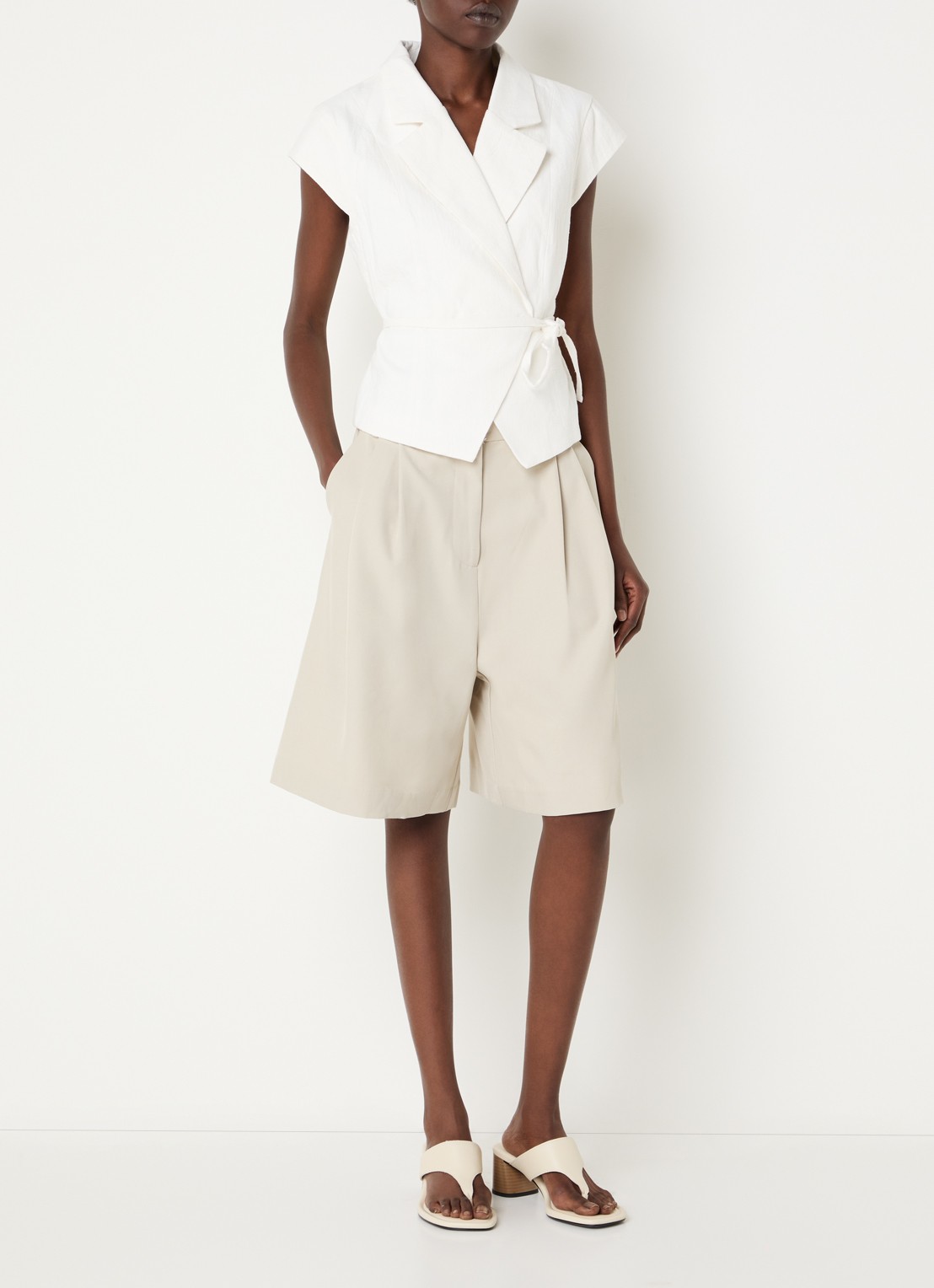 Neo Noir Salima gilet met strikceintuur - voorkant 3 gebroken wit